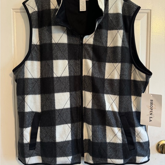 Vest - Picture 2 of 6